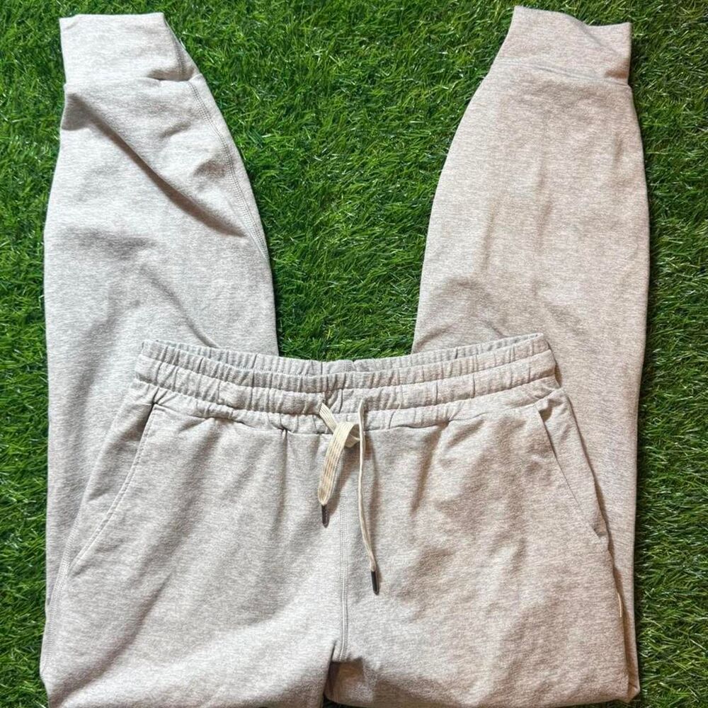 Vuori Women's Grey Joggers-tracksuits